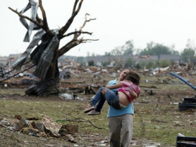 moore-tornado-woman-ap